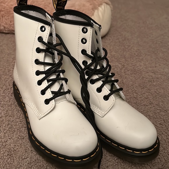 White doc martens - Picture 1 of 4